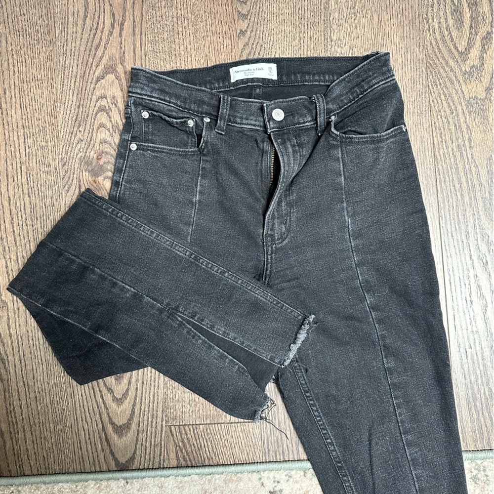 ABERCROMBIE & FITCH BLACK SKINNY HIGH RISE WITH VENT HEM | SIZE 28/6short